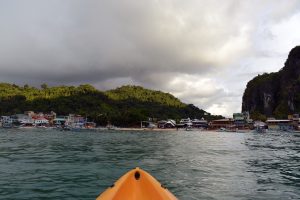 Kayaking back to El Nido